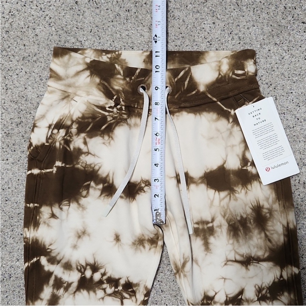 NWT Lululemon Athletica Warm Down Jogger in Earth Dye Sand Tie Dye Women’s sz 6 - Picture 8 of 12